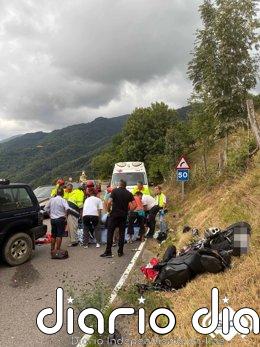 Herido grave un motorista al chocar con un todoterreno en la AS-230 en Quirós Accidente en el que ha resultado herido grave un motorista al chocar con un todoterreno en la AS-230 en Quirós.