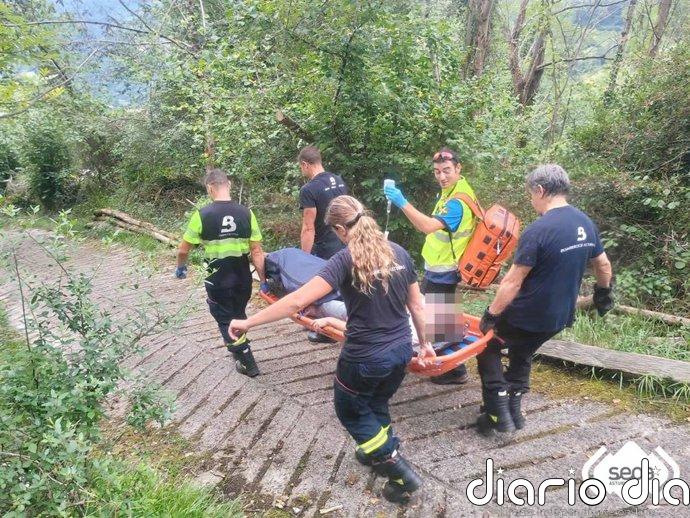 Herido tras sufrir una caída en el camino de acceso a la vía de escalada de Otura, Morcín