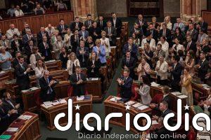 Hungría aprueba una enmienda constitucional que permite destituir al presidente, cercano a Orbán