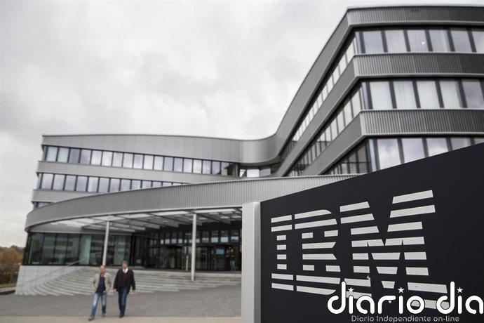 IBM avisa sobre sus resultados por la "reorientación" del gasto de los clientes: "Este trimestre flaqueamos"