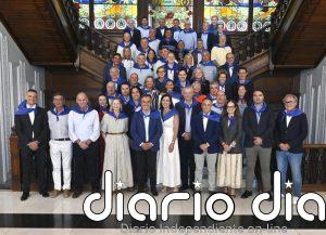 Igual afirma que la cercanía es "el mayor patrimonio del municipalismo" en la comida de alcaldes de Santiago