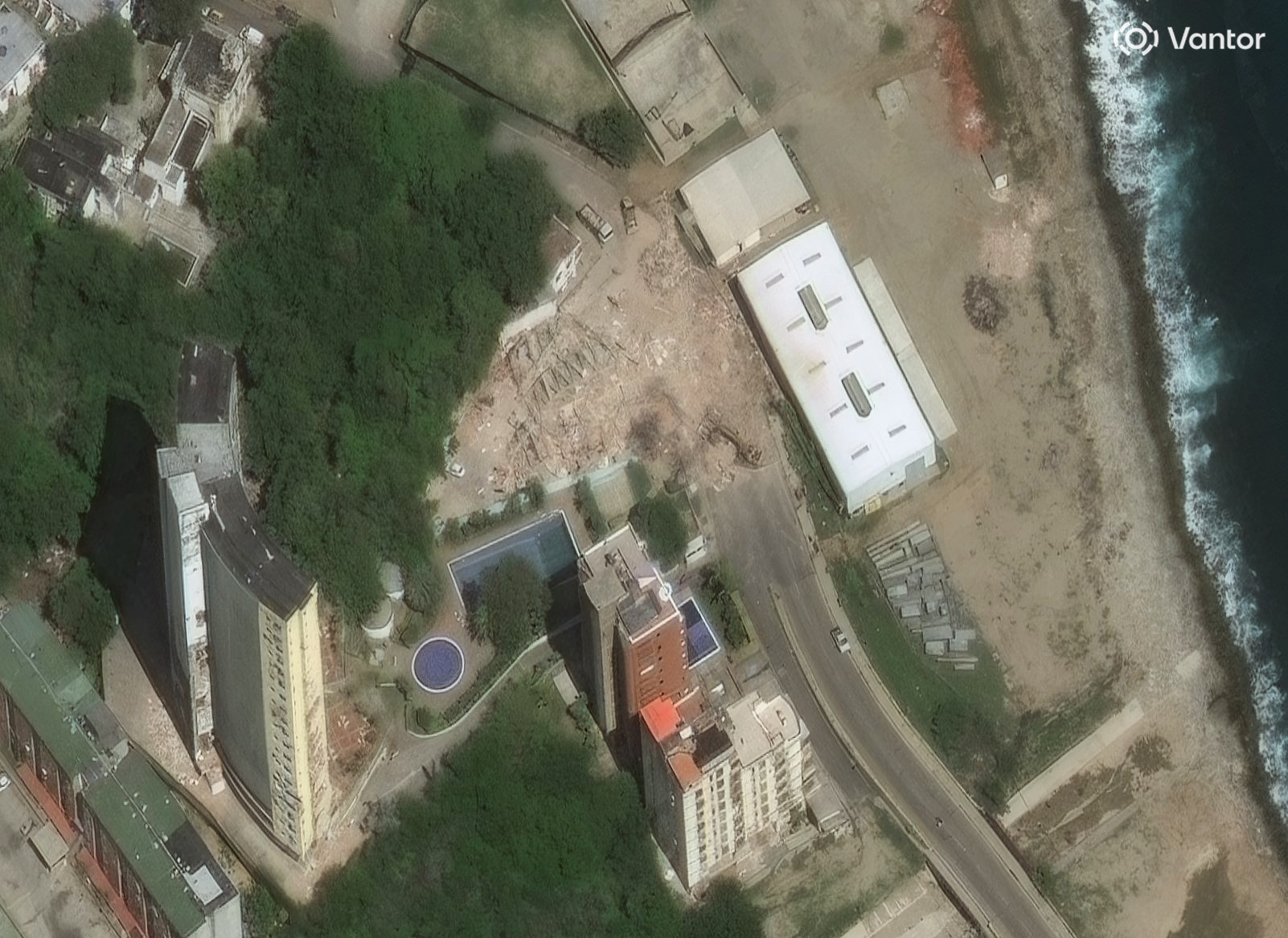 Retirada de escombros de la carretera, Macuto