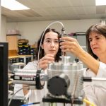 Investigadores demuestran que las piedras lunares calentadas con microondas son aptas para construir en la luna