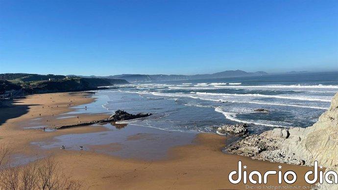 Jornada soleada y descenso de las temperaturas en la costa, este viernes en Euskadi