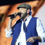Juan Luis Guerra lleva su travesía a Icónica Sevilla subiendo la bilirrubina y pide por Venezuela ante 18.000 asistentes