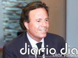 Julio Iglesias reclama 50.000 euros a Yolanda Díaz por presunta intromisión al honor
