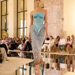 Karlie Kloss firma uno de los desfiles más comentados de la Alta Costura en París