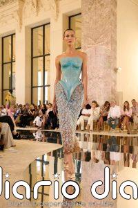 Karlie Kloss firma uno de los desfiles más comentados de la Alta Costura en París