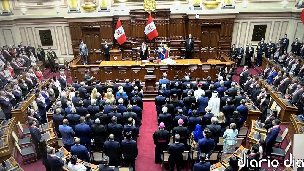 Keiko Fujimori ofrece mano dura y amplía programas sociales