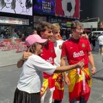 La afición española toma las calles de Nueva York