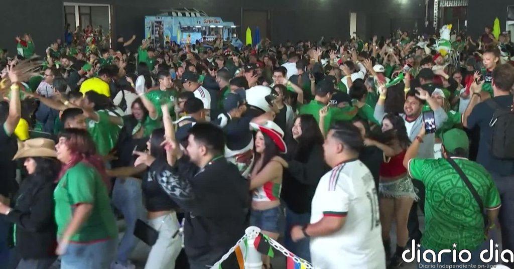 La afición mexicana celebra un pase histórico a octavos de final