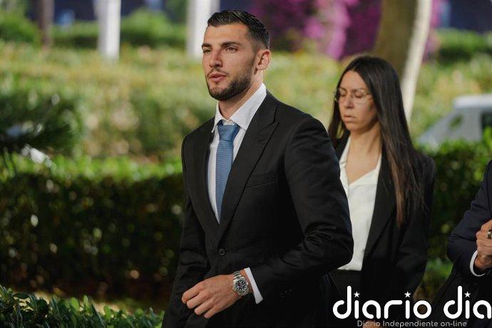 La Audiencia de Valencia permite a Rafa Mir fijar residencia en Grecia para jugar en el Aris de Salónica