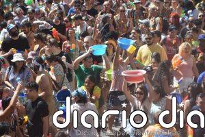 La Batalla Naval desembarca en Vallecas con barco pirata, paella popular y guerra de agua para "desarmar al fascismo"