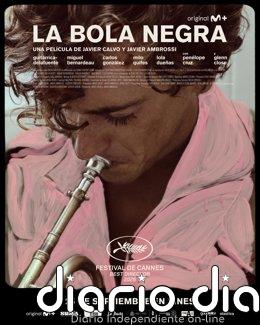 'La Bola Negra', de Javier Calvo y Javier Ambrossi, lanza su cartel oficial con Guitarricadelafuente como protagonista La película se presentará próximamente en el Festival de San Sebastián y el Festival Internacional de Cine de Toronto, y llegará a los cines españoles el 25 de septiembre.