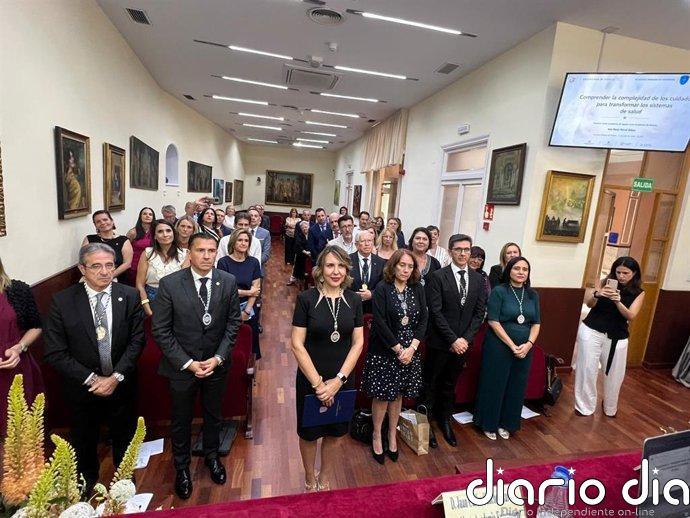 La catedrática de la Universidad de Sevilla Ana María Porcel ingresa en la Academia Andaluza de Enfermería