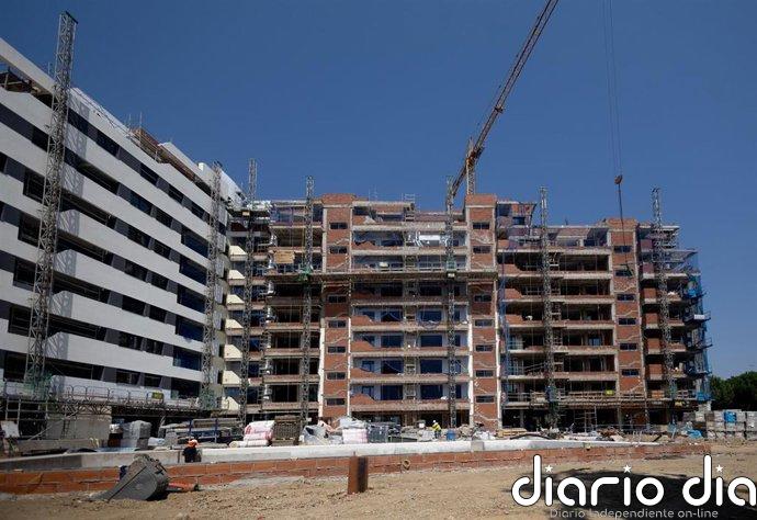 La compraventa de viviendas cayó un 11,8% en mayo, pero el precio subió un 8,8%, según los notarios