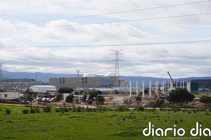 La Comunidad exige al Gobierno abandonar su "sectarismo energético" y autorizar "de inmediato" la continuidad de Almaraz