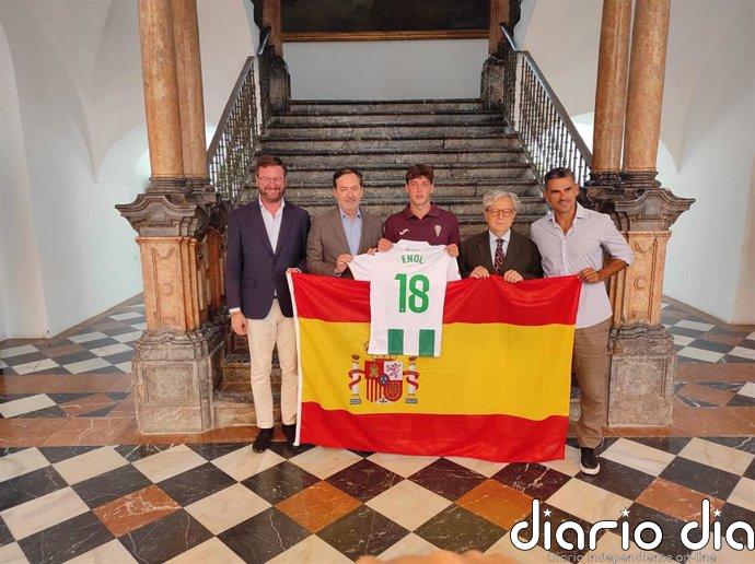 La Diputación acoge la presentación oficial de Enol Rodríguez como nuevo jugador del Córdoba CF