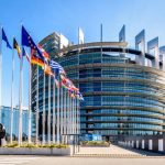 La Eurocámara da luz verde a negociar con los 27 el euro digital como alternativa de pago europea