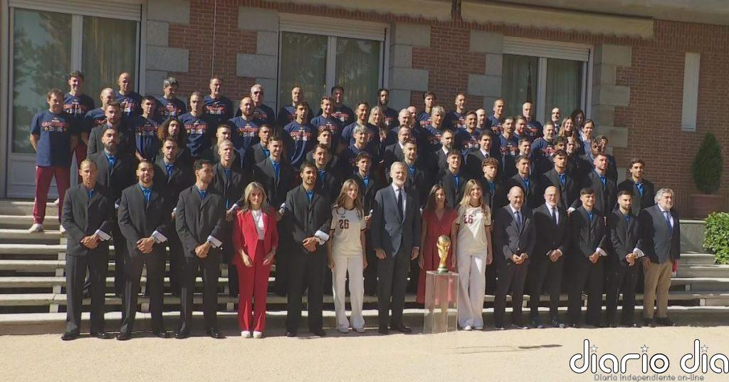 La familia real recibe a los campeones del mundo en la Zarzuela