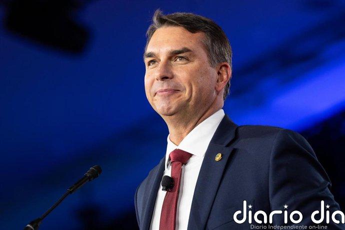 La Fiscalía de Brasil pide que Flávio Bolsonaro declare ante la Policía por si se retracta de sus calumnias contra Lula