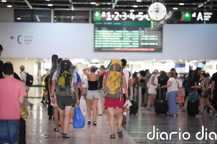 La Generación Z lidera los viajes de verano y dispara el teletrabajo en vacaciones, según Allianz