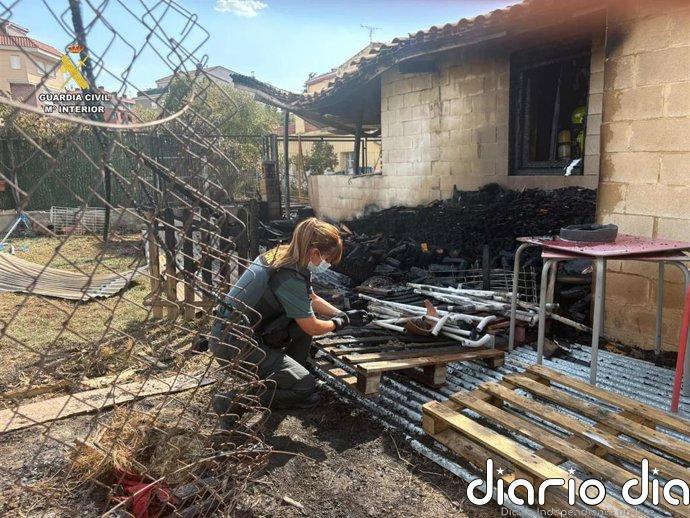 La Guardia Civil interviene en un incendio declarado en un patio de una vivienda de Villamediana de Iregua