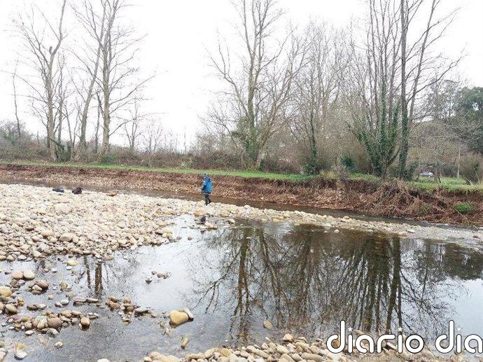 La Guardia Civil investiga la muerte de peces en el río Pisueña
