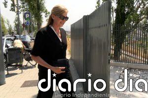 La infanta Cristina despide a Josep Vilarasau mientras el Rey Juan Carlos I está muy presente con un significativo gesto