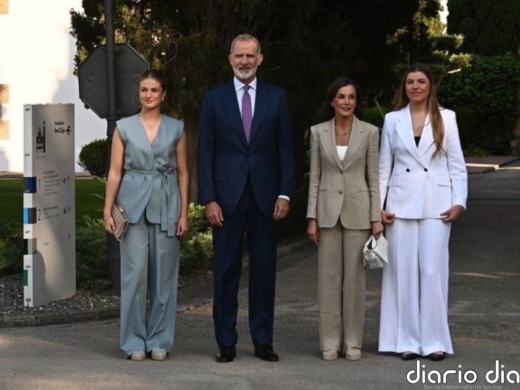 La Infanta Sofía protagoniza su primer discurso público arropada por los Reyes y Leonor