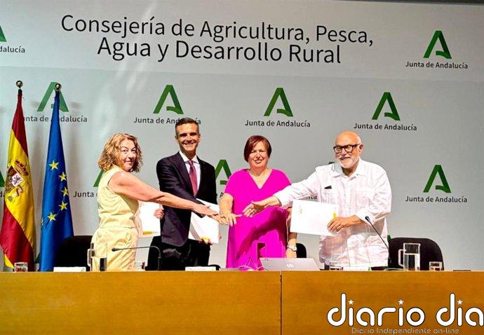 La Junta, Seiasa y los regantes firman los convenios para realizar las obras del Plan RegadíA por 138,8 millones