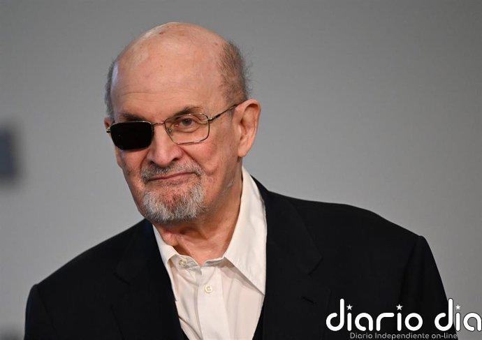 La Justicia de EEUU declara culpable de terrorismo al agresor del escritor británico Salman Rushdie