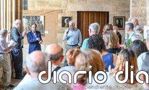 La pintura contemporánea de Jesús de Burgos dialoga con el gótico en el claustro de la Iglesia de Sasamón (Burgos)
