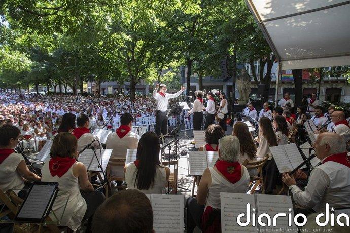 La plaza de San José vuelve a ser escenario este domingo para el Alarde de Txistularis