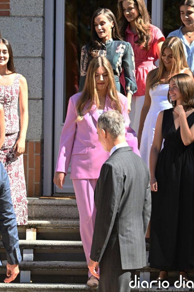 La Princesa Leonor y la Infanta Sofía, impecables, sorprenden en su inesperada aparición con looks coordinados