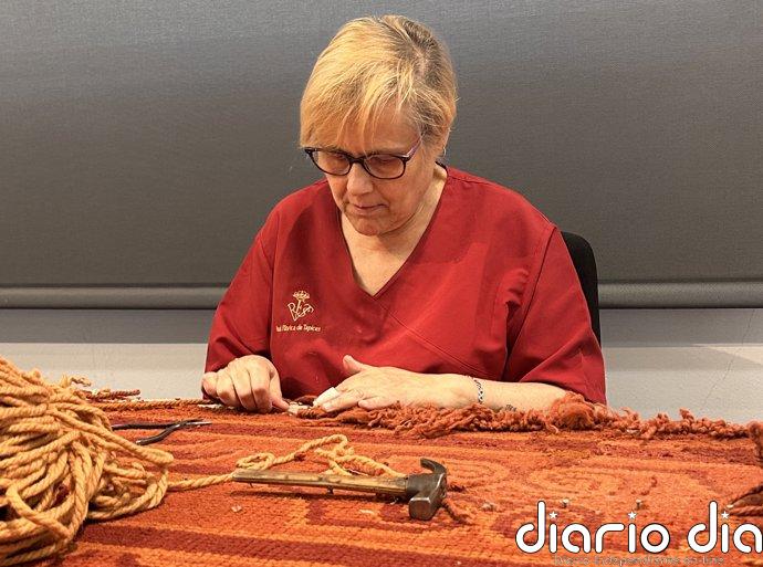 La Real Fábrica de Tapices inicia la restauración de tres alfombras del Teatro Real elaboradas en 1997