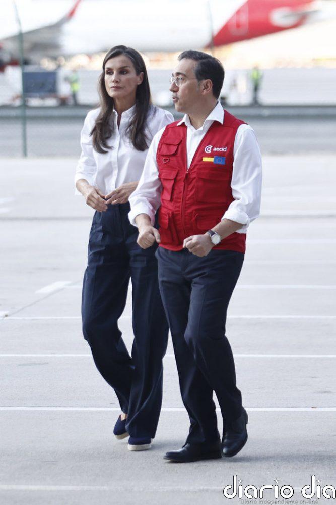 La Reina Letizia despide al equipo de cooperación que viaja a Venezuela con un discurso alentador