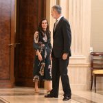 La Reina Letizia estrena un elegantísimo vestido 'made in Spain' de edición limitada antes de la final del Mundial
