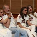 La Reina Letizia recupera su icónico diseño rojo de Adolfo Domínguez en la final del Mundial