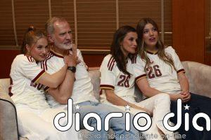 La Reina Letizia recupera su icónico diseño rojo de Adolfo Domínguez en la final del Mundial