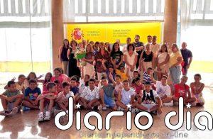 La subdelegada del Gobierno en Córdoba recibe a los niños saharauis participantes en el programa 'Vacaciones en Paz'