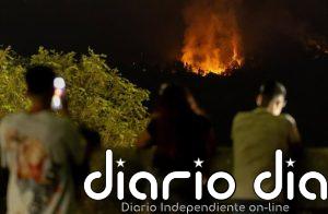 La UME asegura que el incendio entre Ávila y Madrid está contenido "ciertamente", aunque mantiene "cabezas activas"