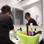 Las brechas de género que se manifiestan en el mercado laboral se reproducen en el ámbito doméstico, según Funcas