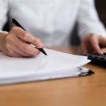 Las empresas españolas pagan con un retraso medio de 14 días en el segundo trimestre del año, según Informa
