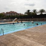 Los 3.500 menores de las Escuelas de Verano municipales de Murcia aprenden a desenvolverse con seguridad en el agua