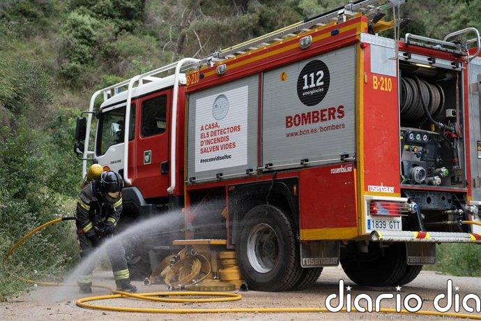 Los Bombers dan por estabilizado el incendio de Carme (Barcelona)