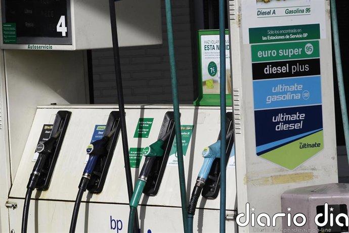 Los carburantes encadenan tres semanas de subidas y se encarecen hasta un 10% tras decaer la rebaja del IVA