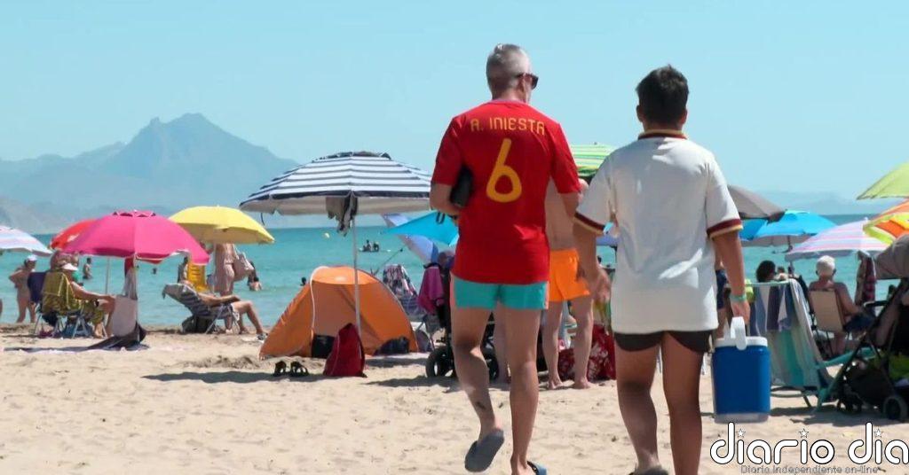 Los españoles tratan de sortear la ola de calor como pueden