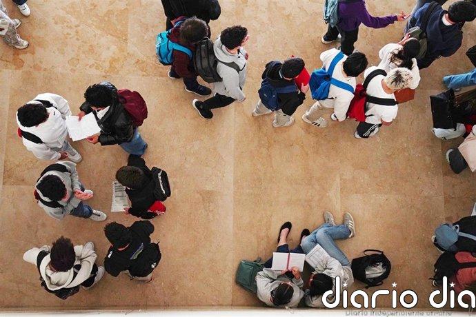 Los jóvenes apuestan por la democracia pero la falta de vivienda y la desinformación minan su confianza, según CJE