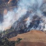 Los medios aéreos se retiran del incendio de Robledillo de Mohernando, que sigue en nivel 1